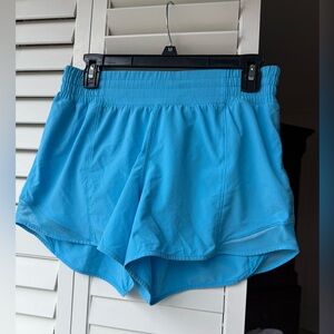 Lululemon Hotty Hot High-Rise Lined Short 4"
Kayak Blue Light size 8